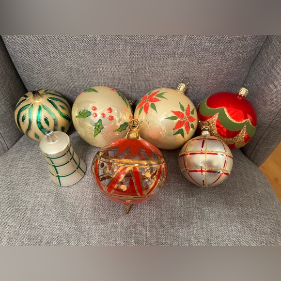 9 vintage Festive Holiday Ornament Set - Gold, Red, Green